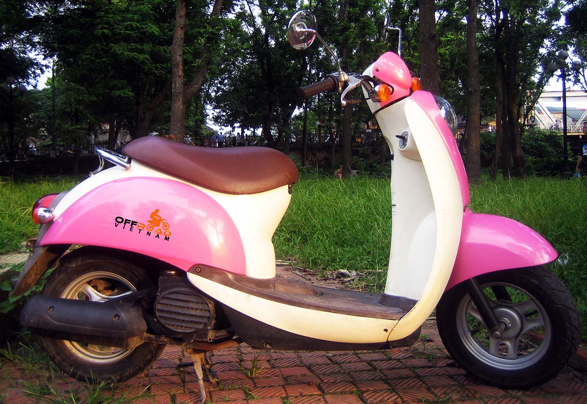 Discontinued 50cc Cute Scooter: Honda fully automatic baby scooter Scoopy 50cc