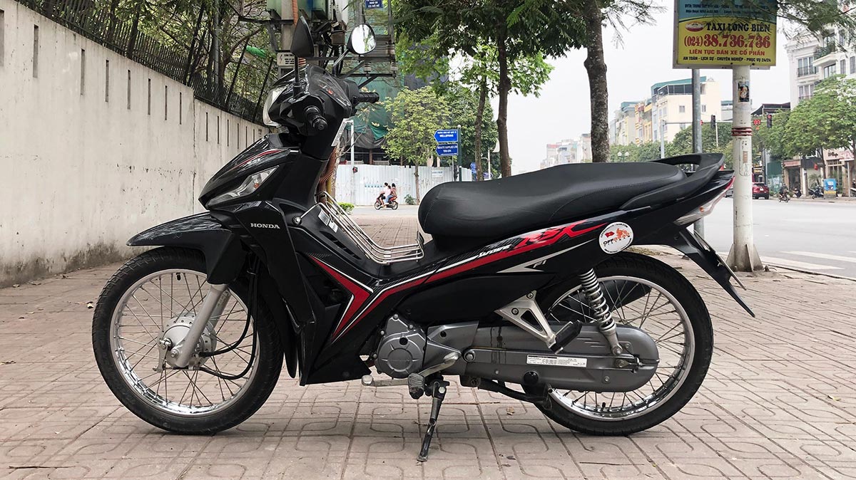 Semi-automatic scooters 110cc for rent in Hanoi, Northern Vietnam like Honda Wave Alpha 110cc, Honda Wave S/RS/RSX 110cc and Honda Blade 110cc.