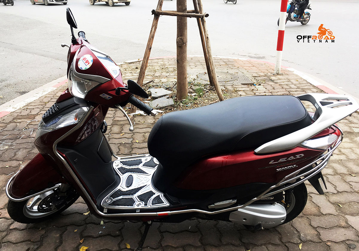 Hanoi Scooter Rental. Honda automatic scooter 2014 Lead 125cc